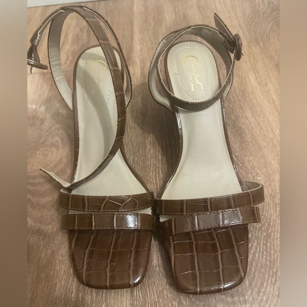 Brown patent leather short chunky mid heel open toe block heel